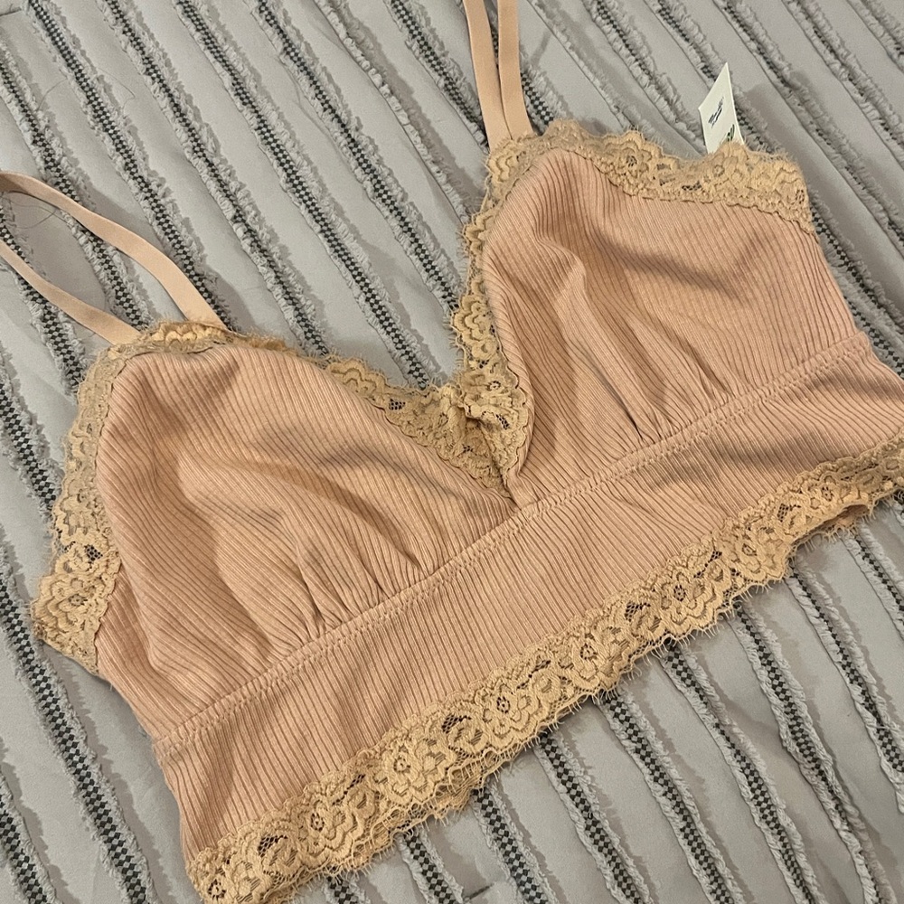 NWT Aerie lace trim bralette, Size Medium